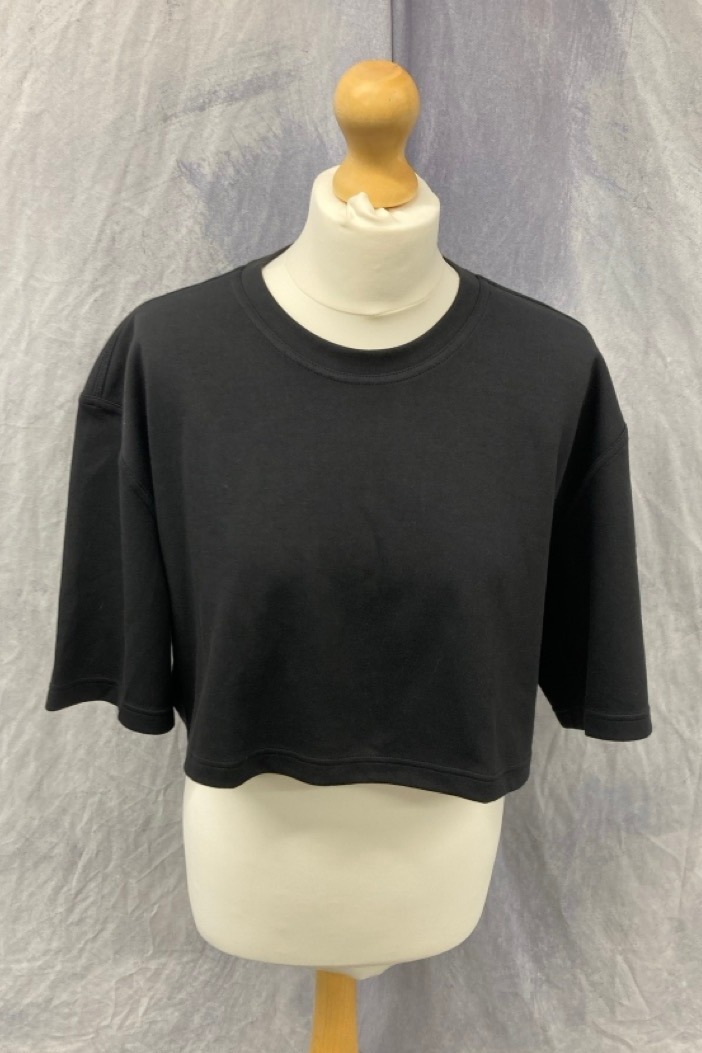 Lot 8  
            Edinburgh SR20 - Delivery Only 

                
ADIDAS BY STELLA MCCARTENY FUTURE PLAYGROUND CROPPED TEE IN BLACK ORGANIC COTTON ...
