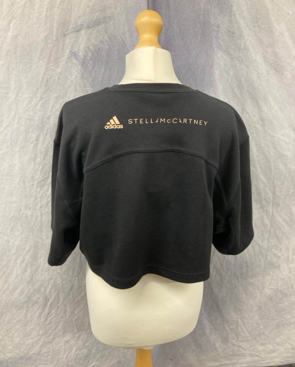 Lot 8  
            Edinburgh SR20 - Delivery Only 

                
ADIDAS BY STELLA MCCARTENY FUTURE PLAYGROUND CROPPED TEE IN BLACK ORGANIC COTTON ...