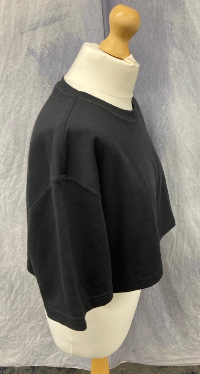 Lot 8  
            Edinburgh SR20 - Delivery Only 

                
ADIDAS BY STELLA MCCARTENY FUTURE PLAYGROUND CROPPED TEE IN BLACK ORGANIC COTTON ...