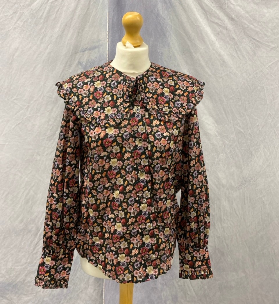 Lot 90  
            Edinburgh SR20 - Delivery Only 

                
SEA NEW YORK LESLIE PETER PAN COLLAR TOP IN MULTICOLOR COTTON SIZE XS: LOCATION -...