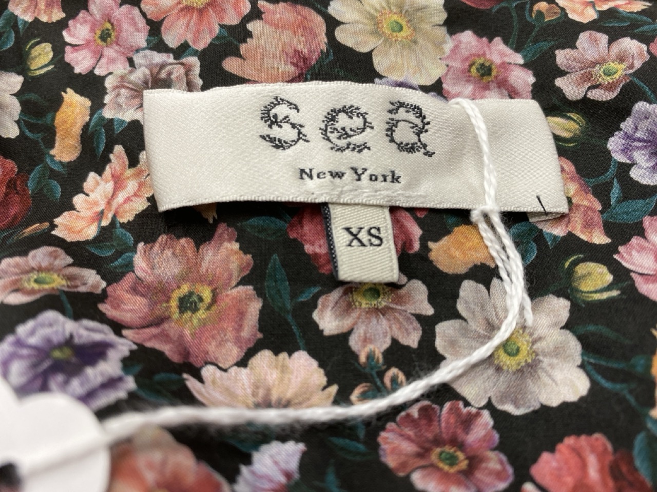 Lot 90  
            Edinburgh SR20 - Delivery Only 

                
SEA NEW YORK LESLIE PETER PAN COLLAR TOP IN MULTICOLOR COTTON SIZE XS: LOCATION -...