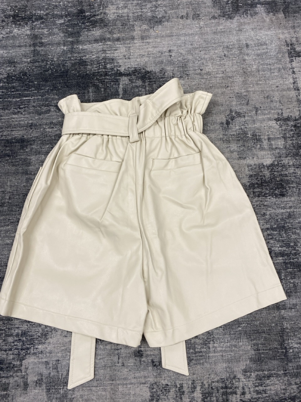 Lot 91  
            Edinburgh SR20 - Delivery Only 

                
FRANKIE SHOP ALEX PAPERBAG SHORTS IN CREAM POLYURETHANE NO SIZE: LOCATION - RAIL 3