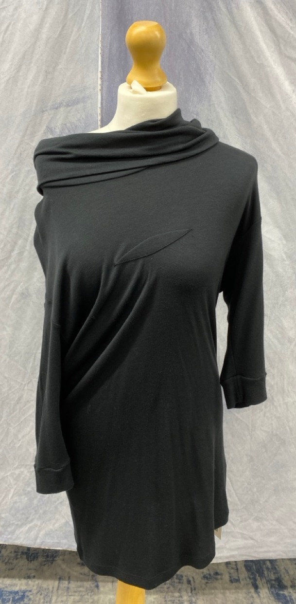 Lot 93  
            Edinburgh SR20 - Delivery Only 

                
MAISON MARGIELA COWL NECK BLOUSE IN BLACK VISCOSE NO SIZE: LOCATION - RAIL 3
