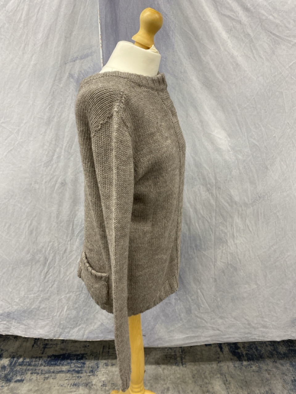 Lot 94  
            Edinburgh SR20 - Delivery Only 

                
DOLCE & GABBANA ROUND NECK KNIT SWEATER IN BROWN ACRYLIC SIZE 44: LOCATION - RAIL 3