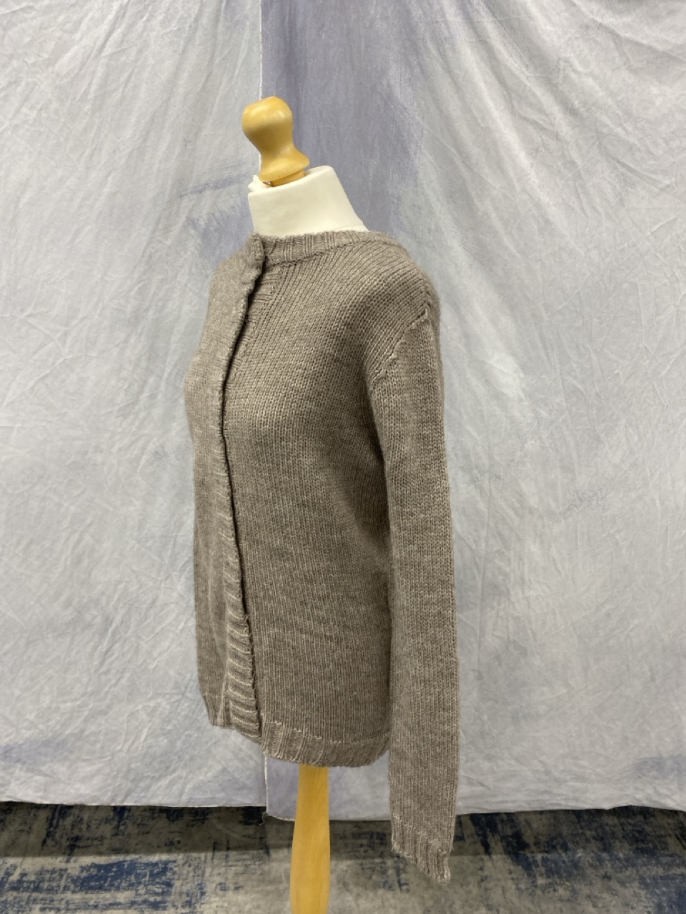 Lot 94  
            Edinburgh SR20 - Delivery Only 

                
DOLCE & GABBANA ROUND NECK KNIT SWEATER IN BROWN ACRYLIC SIZE 44: LOCATION - RAIL 3