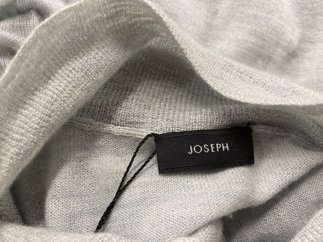 Lot 95  
            Edinburgh SR20 - Delivery Only 

                
JOSEPH 3/4 SLEEVE SWEATER IN GREY WOOL NO SIZE: LOCATION - RAIL 3