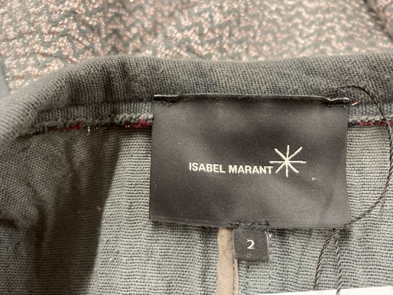 Lot 96  
            Edinburgh SR20 - Delivery Only 

                
ISABEL MARANT PERU TWEED JACKET IN ZIGZAG PATTERN GREY COTTON SIZE 2: LOCATION - ...