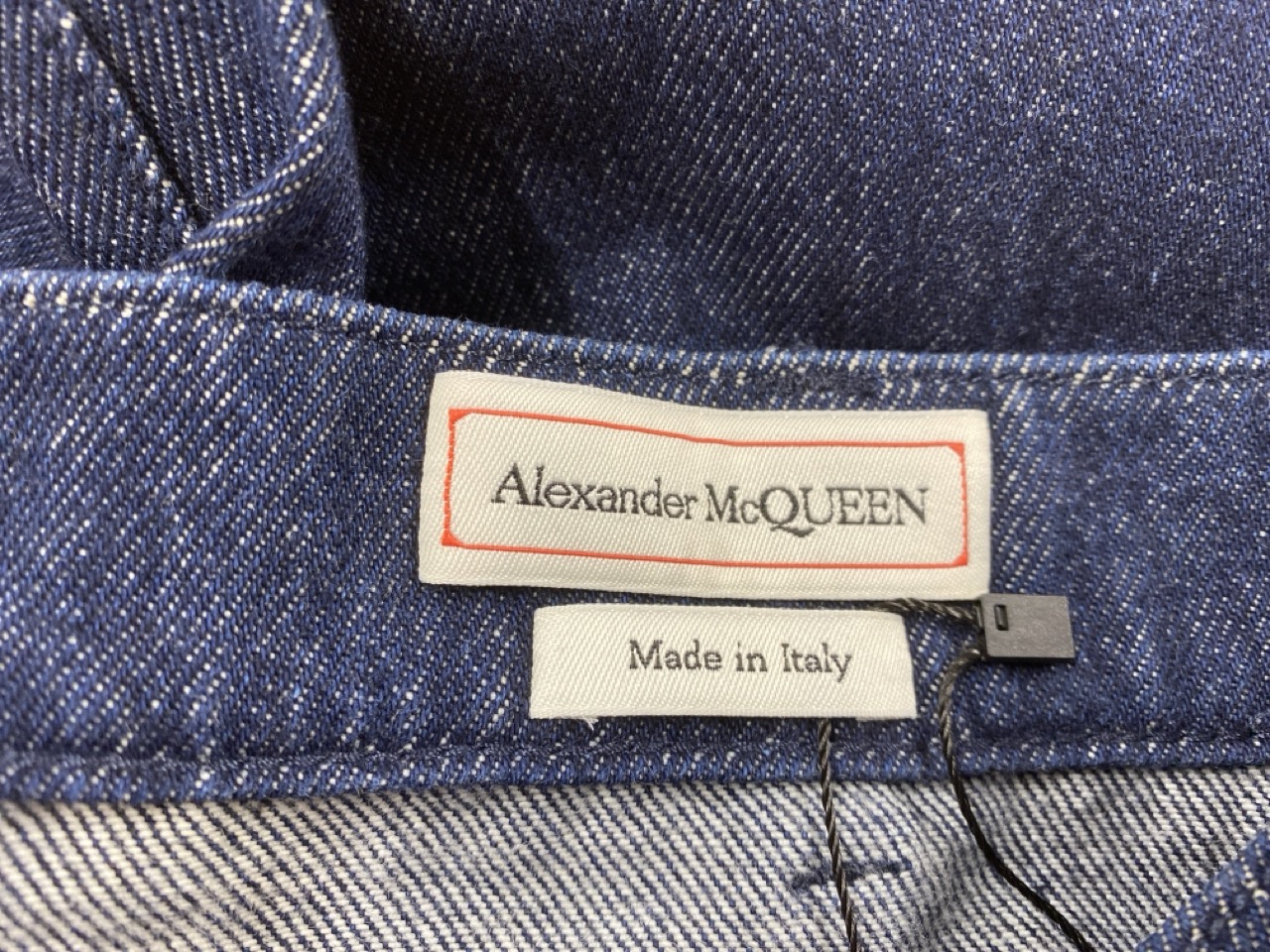 Lot 97  
            Edinburgh SR20 - Delivery Only 

                
ALEXANDER MCQUEEN STRAIGHT LEG DENIM JEANS IN BLUE COTTON NO SIZE: LOCATION - RAIL 3