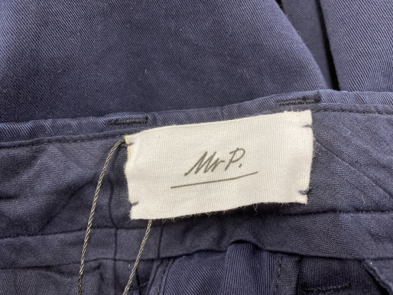 Lot 98  
            Edinburgh SR20 - Delivery Only 

                
MR P. STRAIGHT LEG TROUSERS IN NAVY BLUE COTTON SIZE 30: LOCATION - RAIL 3