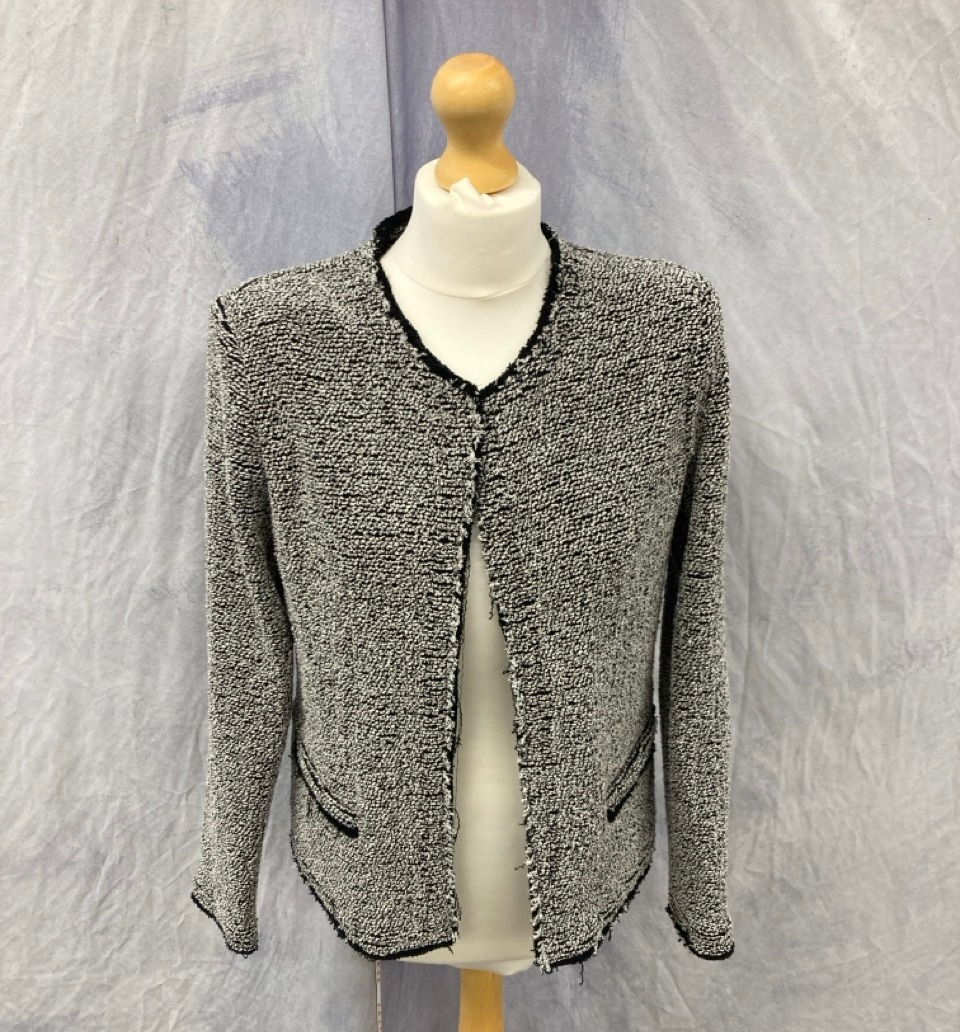 Lot 9  
            Edinburgh SR20 - Delivery Only 

                
IRO TWEED JACKET IN BLACK COTTON SIZE 40: LOCATION - RAIL 3
