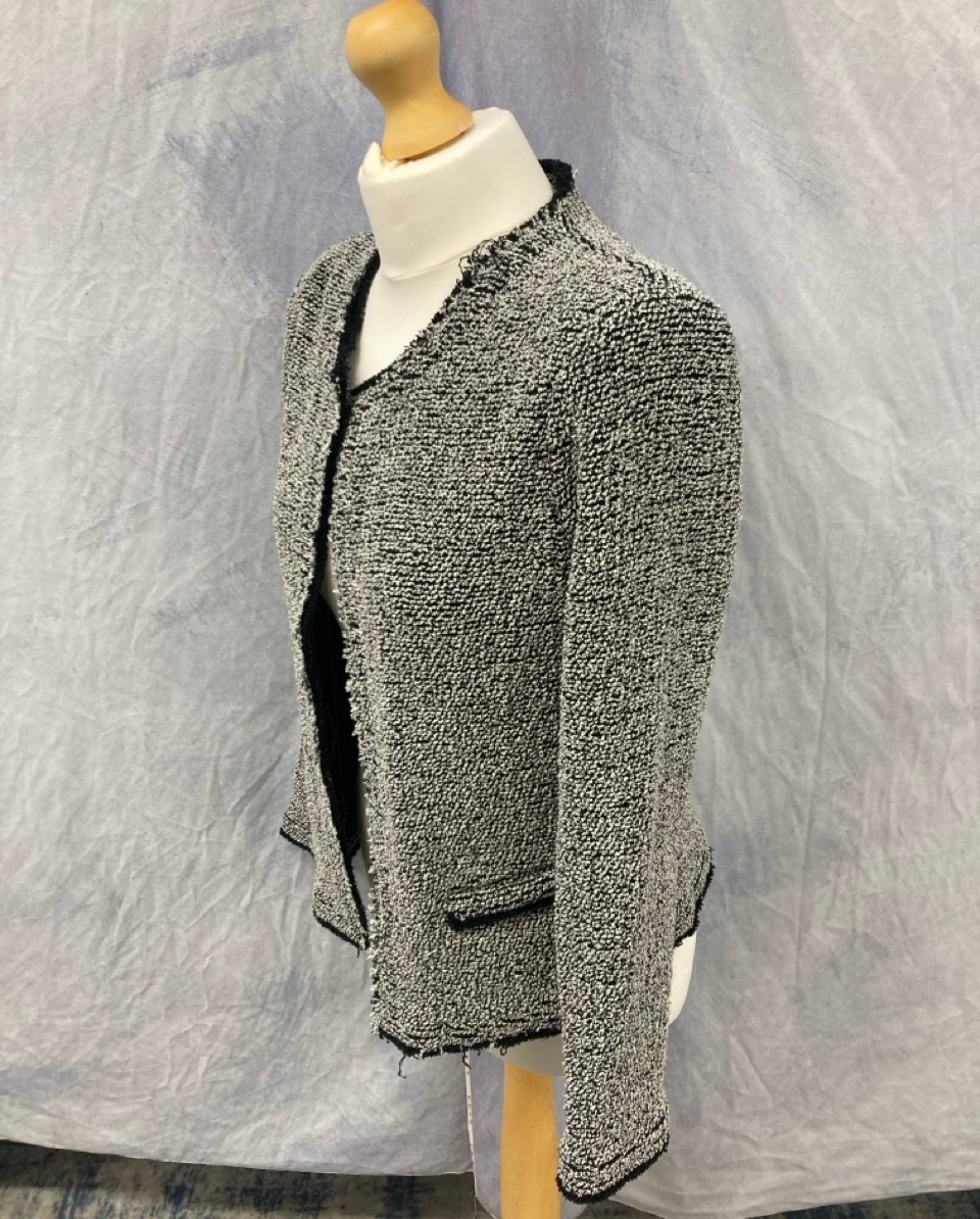 Lot 9  
            Edinburgh SR20 - Delivery Only 

                
IRO TWEED JACKET IN BLACK COTTON SIZE 40: LOCATION - RAIL 3