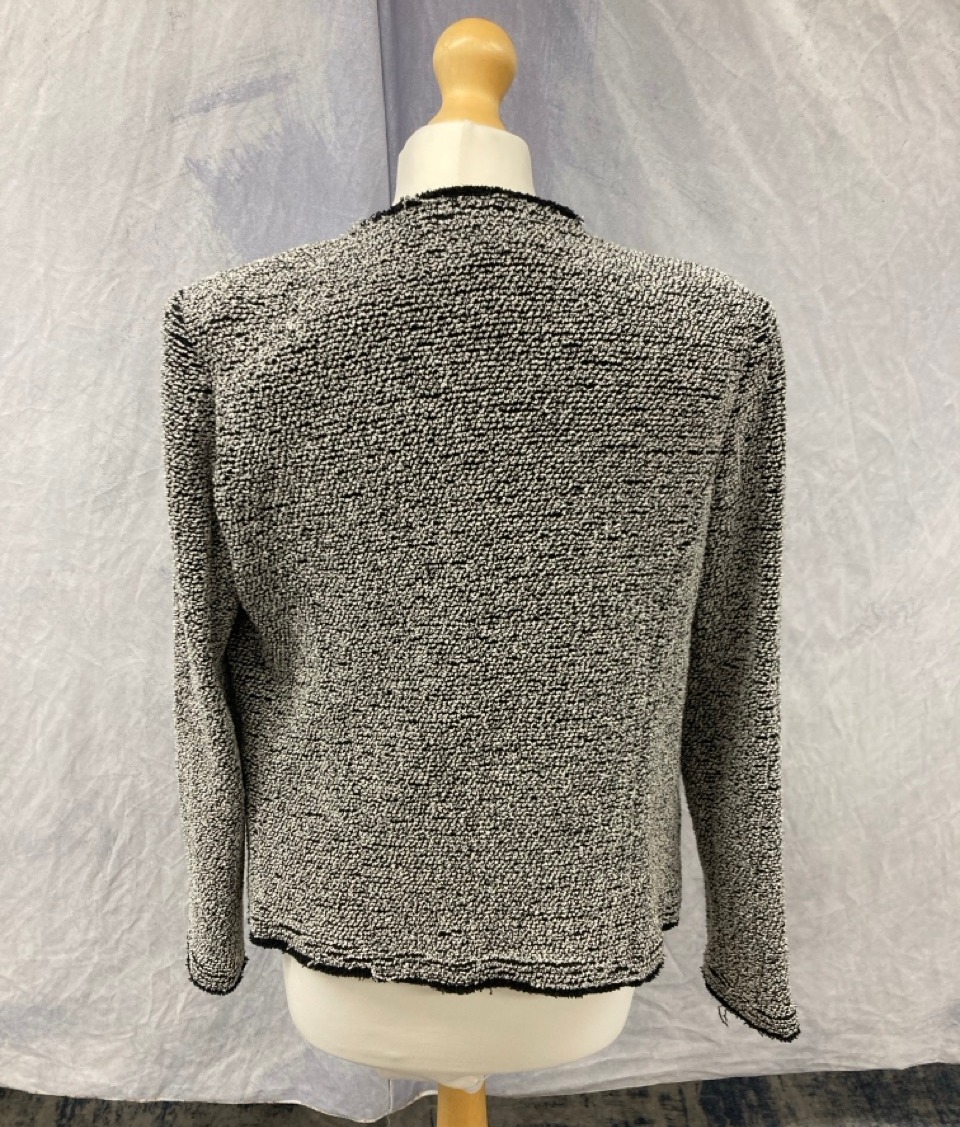 Lot 9  
            Edinburgh SR20 - Delivery Only 

                
IRO TWEED JACKET IN BLACK COTTON SIZE 40: LOCATION - RAIL 3