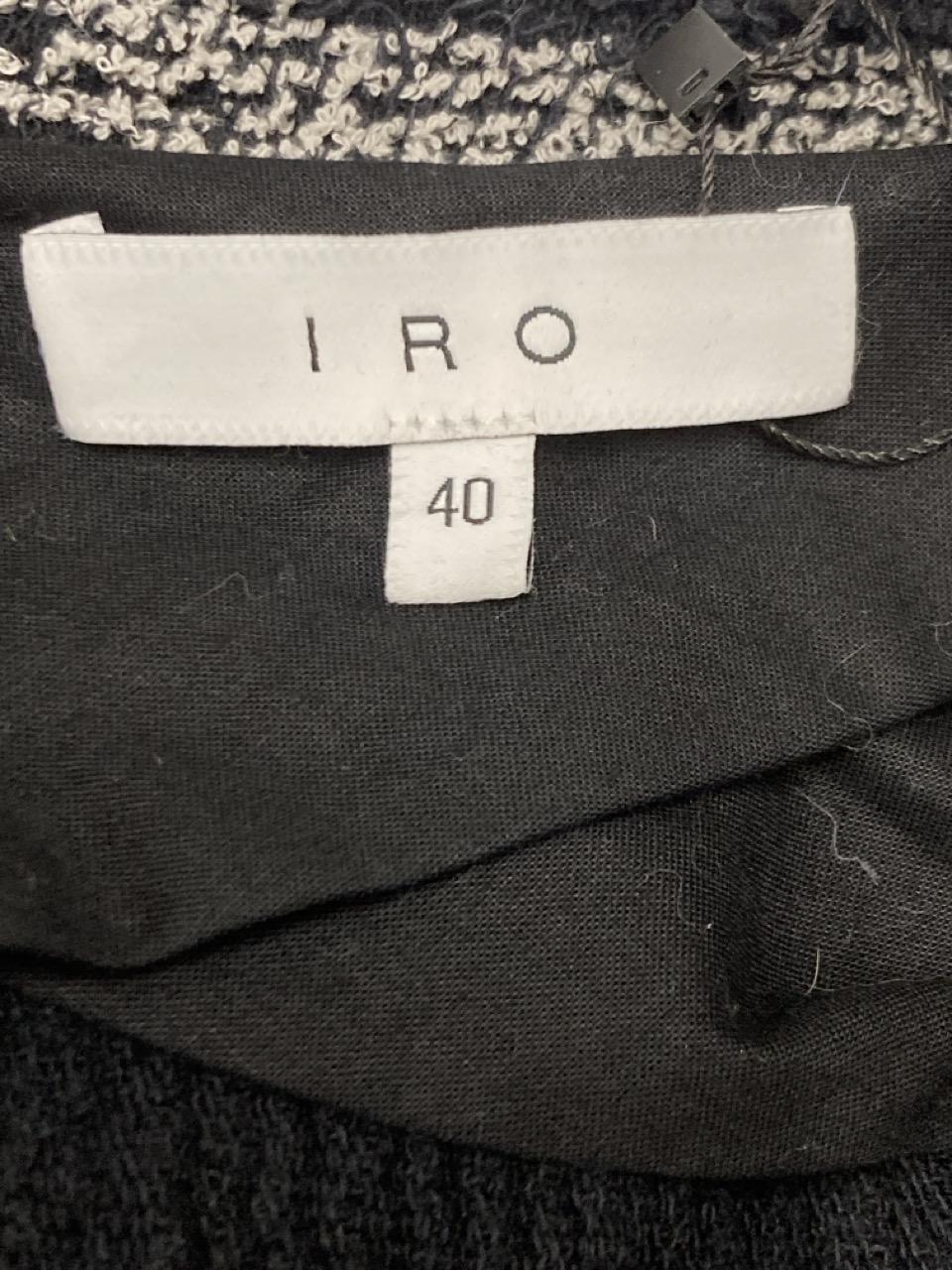 Lot 9  
            Edinburgh SR20 - Delivery Only 

                
IRO TWEED JACKET IN BLACK COTTON SIZE 40: LOCATION - RAIL 3