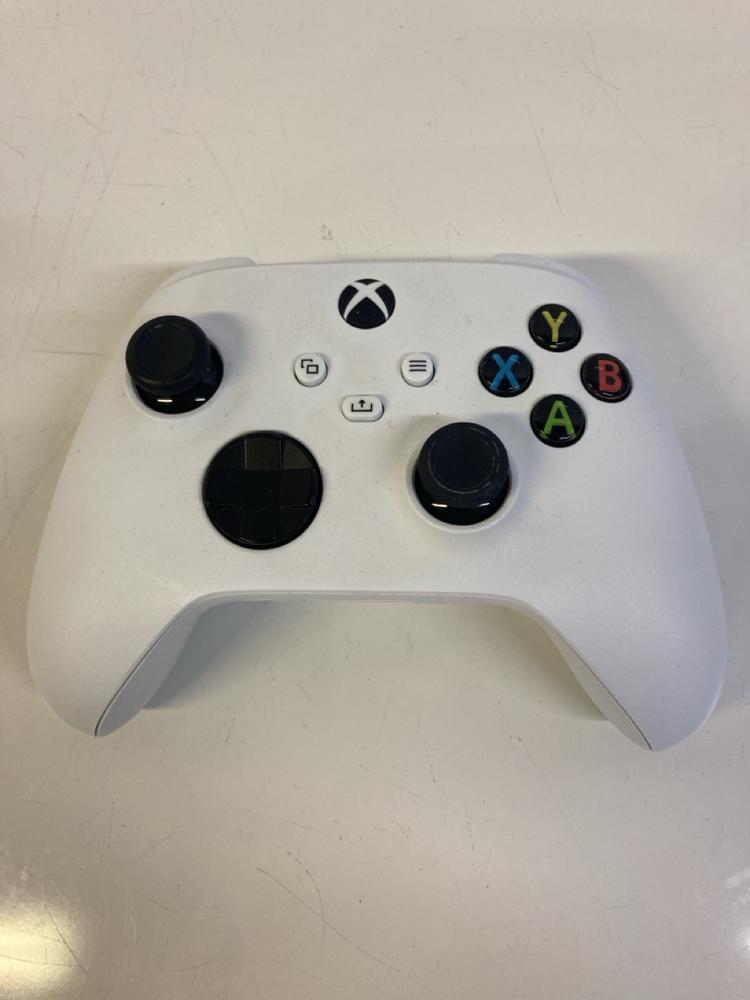 Lot 29  
            Birmingham Premium - Parcel Delivery Only 

                
5 X CONTROLLERS TO INCLUDE BLACK XBOX SERIES CONTROLLER (ORIGINAL RRP - £300). [J... - Image 3