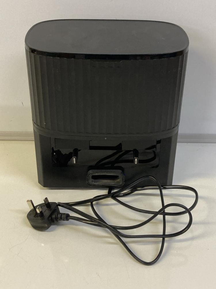 Lot 30  
            Birmingham Premium - Parcel Delivery Only 

                
CLEANOVA W11 ROBOT HOOVER (ORIGINAL RRP - £265) IN BLACK. (BOXED WITH CHARGING ST... - Image 4