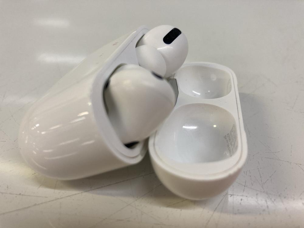 Lot 9  
            Birmingham Premium - Parcel Delivery Only 

                
APPLE AIRPODS PRO EARBUDS (ORIGINAL RRP - £250) IN WHITE: MODEL NO A2190 (BOXED) ...