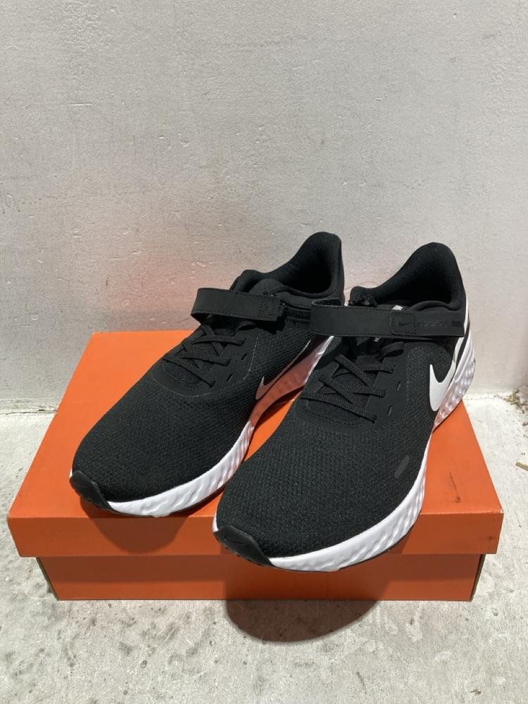 nike revolution 10.5