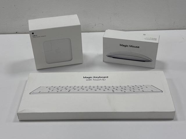 John Pye Auctions - APPLE ACCESSORIES IN WHITE: MODEL NO A3204